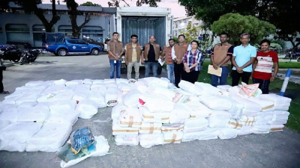 ১৬ লাখ টাকার শাড়ি-লেহেঙ্গাসহ মেম্বার আটক 