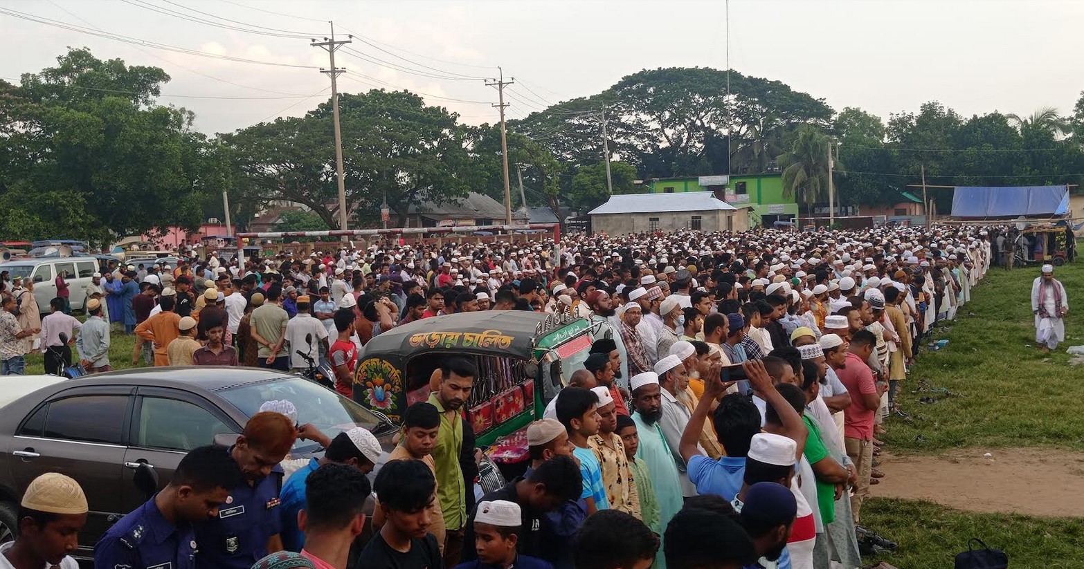 ব্রাহ্মণপাড়া উপজেলা আওয়ামী লীগের সাংগঠনিক সম্পাদক নান্নুর জানাজায় মানুষের ঢল