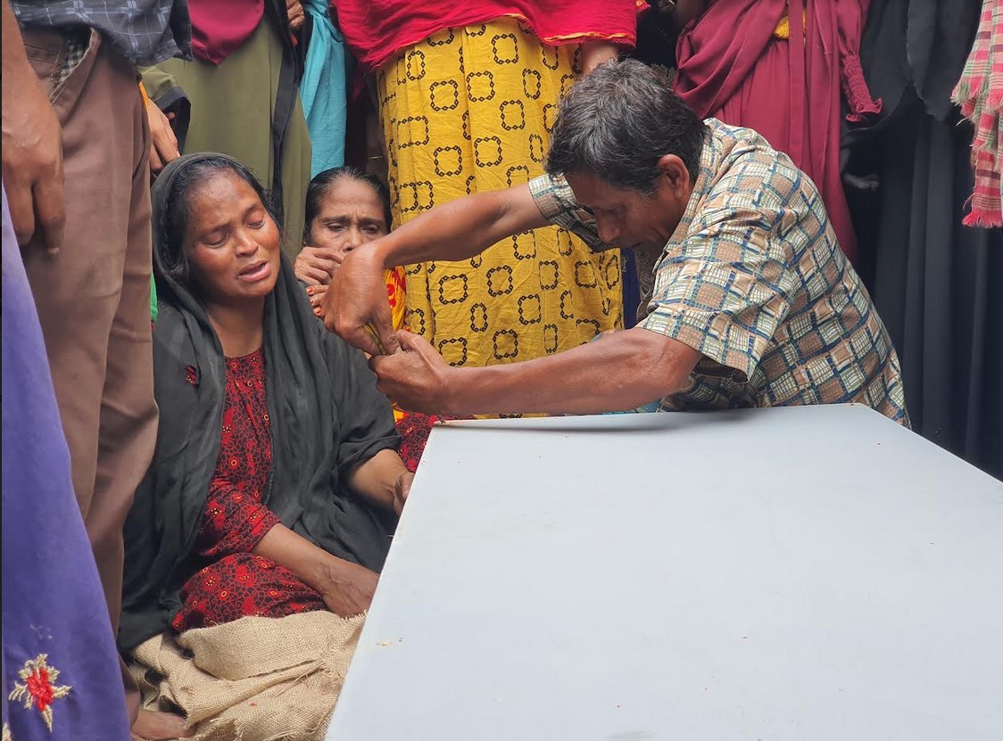 শিরিনার গ্রামের বাড়িতে লাশ দাফন,পরিবারে শোকের মাতম