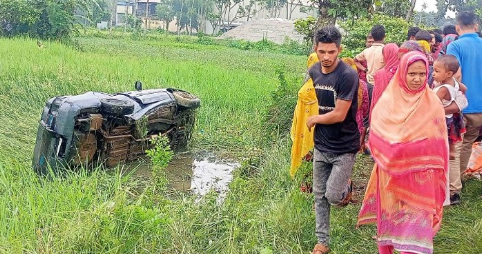 কুমিল্লার দেবিদ্বারে প্রাইভেটকার উল্টে শ্রমিকের মৃত্যু