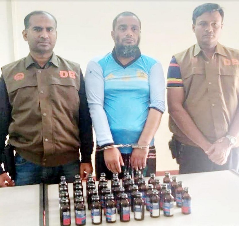 চৌদ্দগ্রামে ৪৩ বোতল ফেনসিডিলসহ মাদক ব্যবসায়ী সুজন আটক