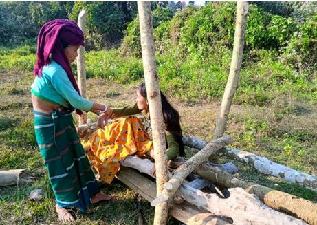 বেকার আত্মঘাতী শিক্ষকের চিতায় শুয়ে পড়লেন স্ত্রী