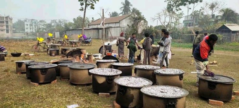  প্রার্থীর রান্না করা বিরিয়ানি ভোটারদের জন্য নিয়ে গেল প্রশাসন 