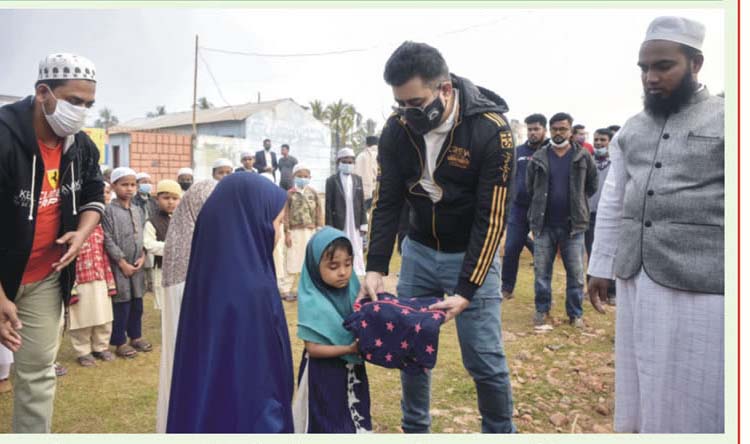 চতুর্থ ধাপে দু’হাজার এতিম শিক্ষার্থীর মাঝে জাগ্রত মানবিকতার সুয়েটার বিতরণ 