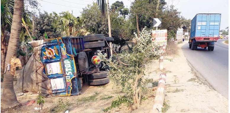 বুড়িচং ট্রাকের ধাক্কায় অটোরিকশার যাত্রী নিহত