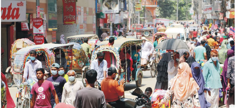 দোকানপাট খুলে দেয়ায় নগরীতে মানুষের ভিড়