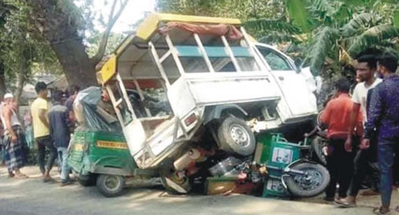 দেবীদ্বারে লেগুনা সিএনজি মুখামুখি সংঘর্ষে নিহত ১