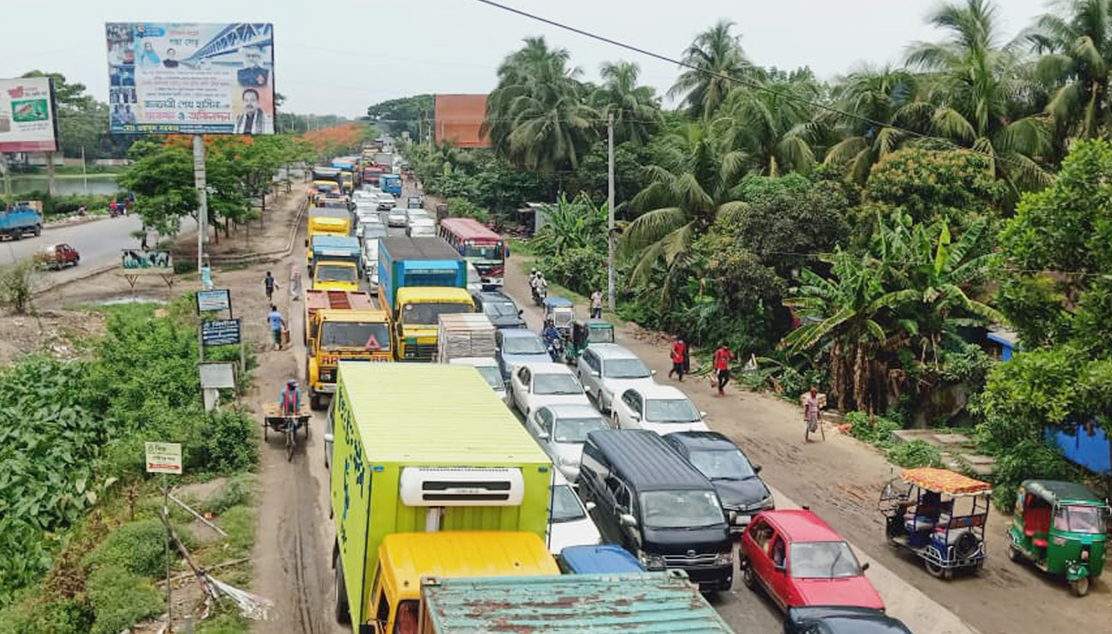 মহাসড়কের কুমিল্লা অংশে যানবাহনের চাপ, ধীরগতি