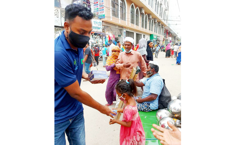 দেড়শ’ ছিন্নমূল মানুষকে ইফতার করালো শ্যাডো