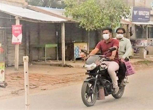 মোটরসাইকেলে ঘুরে বেড়ালেন করোনা আক্রান্ত সেই চেয়ারম্যান