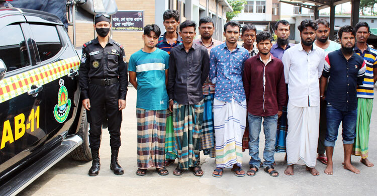 জুয়ার আসর থেকে আটক ১২