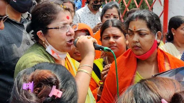 পশ্চিমবঙ্গে নারী নির্যাতন নিয়ে বিস্ফোরক মন্তব্য লকেটের