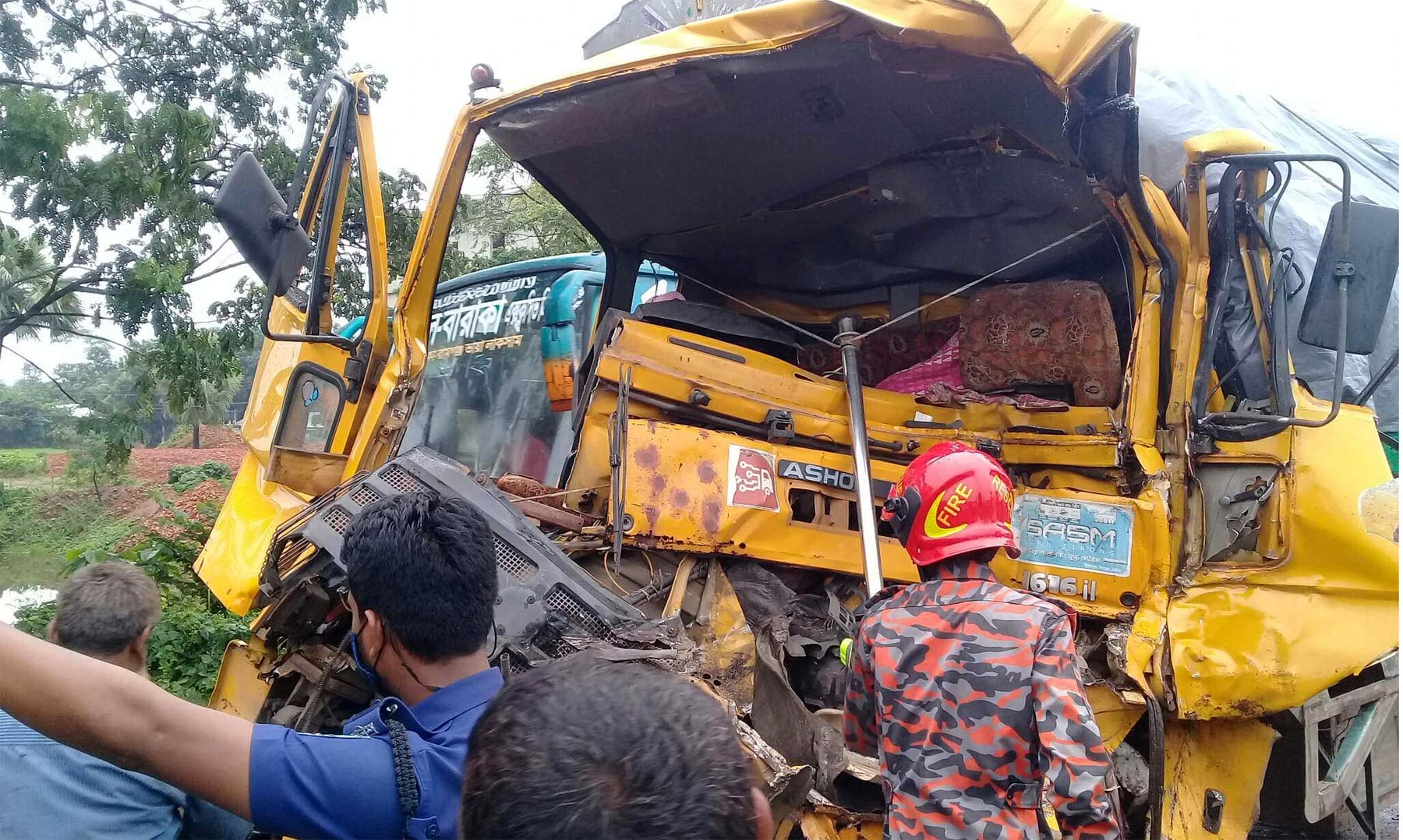 চালক পিতার হাতেই প্রাণ গেলো হেলপার পুত্রের