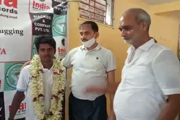 ৪ ঘণ্টা ১০ মিনিটে ১১,৫০৪ ডুব দিয়ে রেকর্ড!