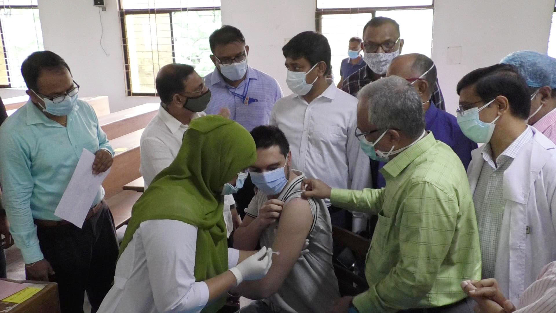 কুমিল্লায় সিনোফার্মার ভ্যাকসিন দেয়া শুরু