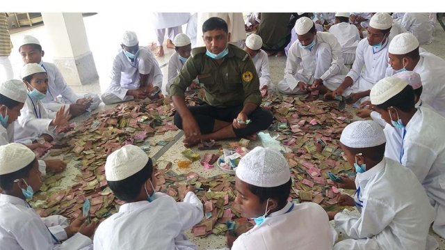 পাগলা মসজিদের দানবাক্সে পাওয়া গেছে ১২ বস্তা টাকা