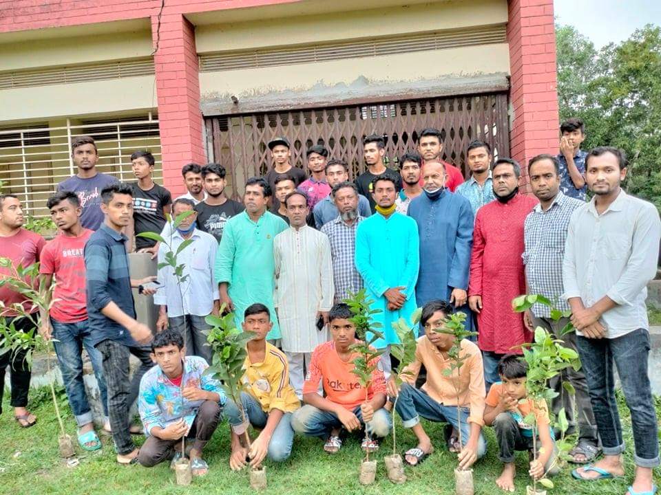 ব্রাহ্মণপাড়ায় মাসব্যাপী বৃক্ষরোপণ কর্মসূচি উদ্বোধন