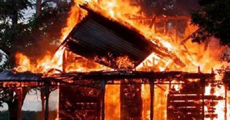 সন্দ্বীপে মধ্যরাতে আগুনে পুড়ল ৬ দোকান