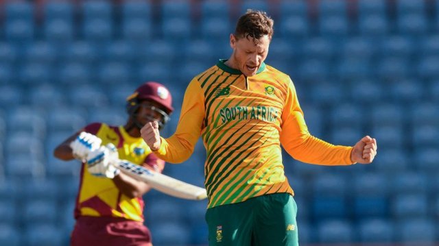 দ্বিতীয় ম্যাচেই উল্টো রূপ দেখালো ওয়েস্ট ইন্ডিজ