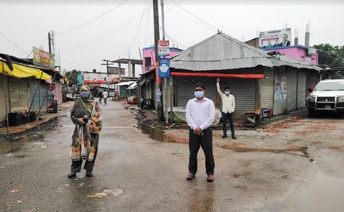 লকডাউন বাস্তবায়নে কঠোর অবস্থানে মনোহরগঞ্জ উপজেলা প্রশাসন
