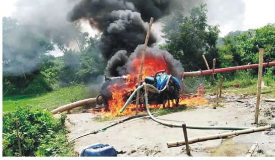 অবৈধ ড্রেজার মেশিন পুড়িয়ে দিলেন ইউএনও