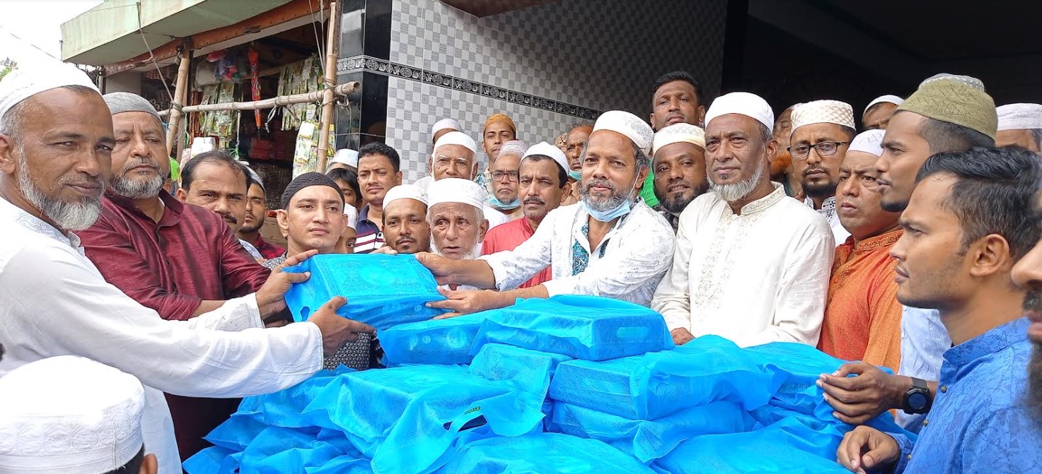 ব্রাহ্মণপাড়ায় মসজিদে কোরআন শরিফ বিতরণ 