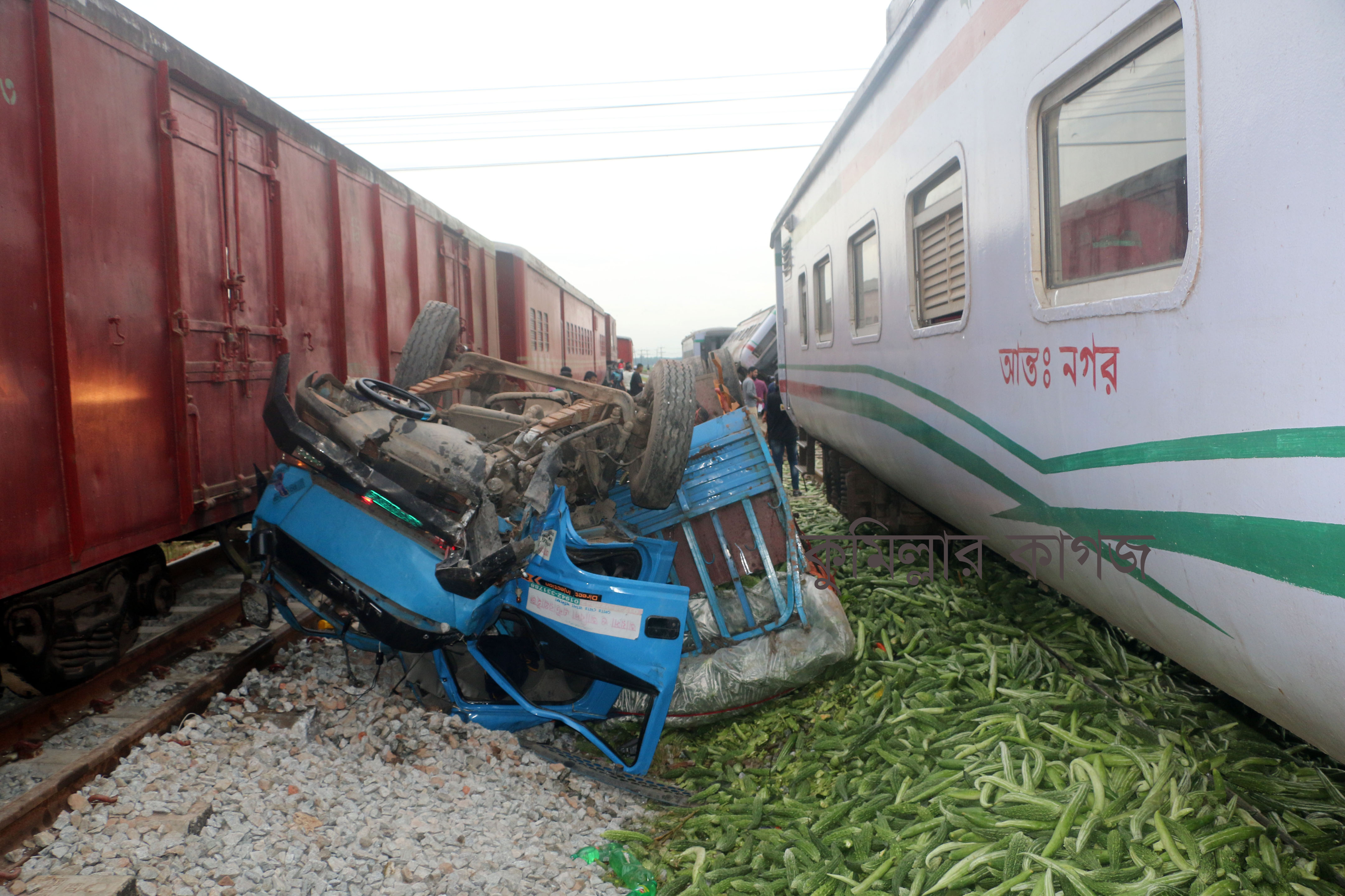 কুমিল্লায় পদুয়ার বাজার রেলক্রসিংয়ে ট্রেন-পিকআপ সংঘর্ষ 