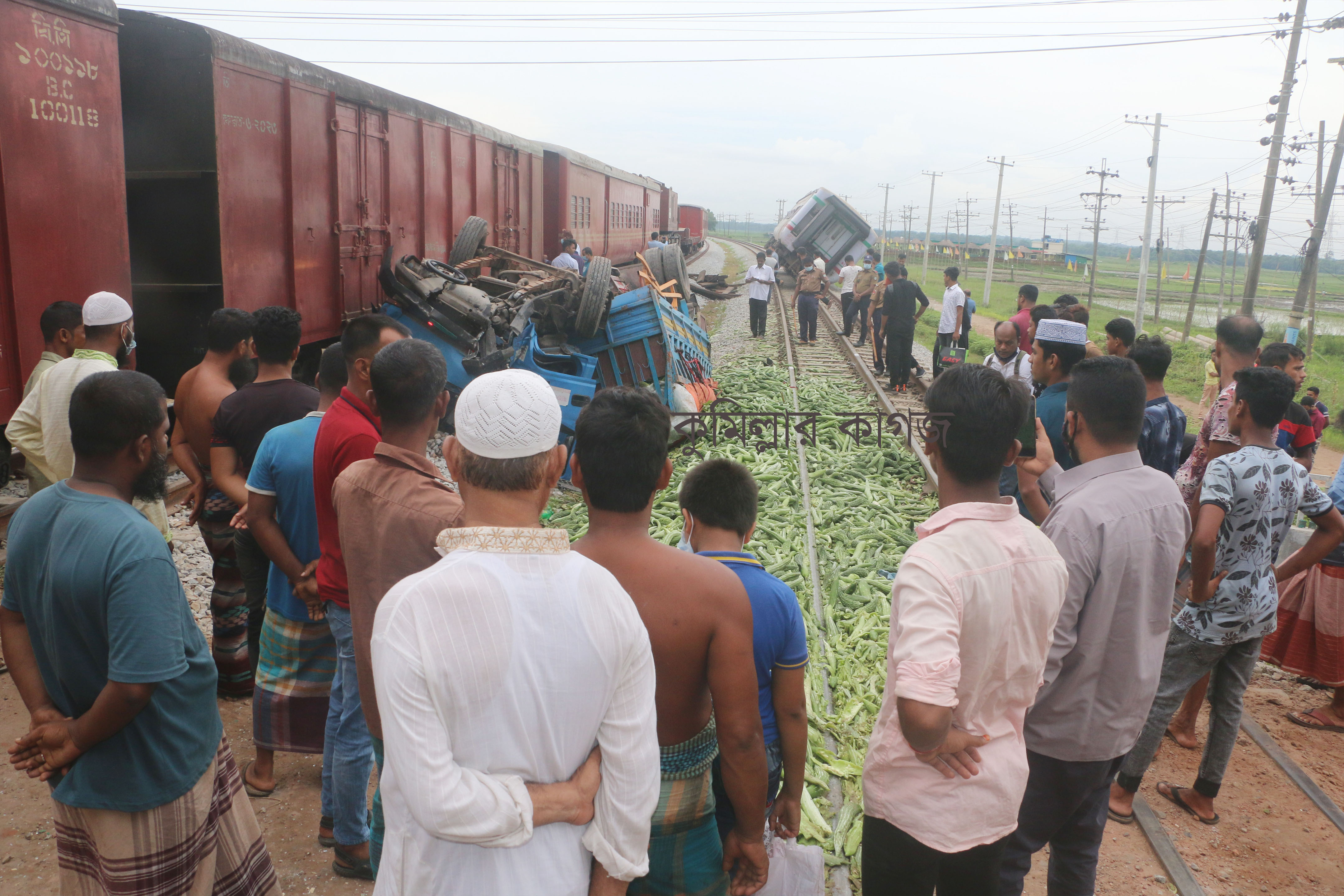কুমিল্লায় পদুয়ার বাজার রেলক্রসিংয়ে ট্রেন-পিকআপ সংঘর্ষ 