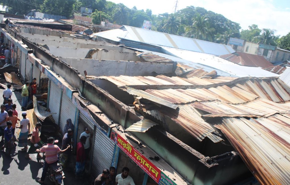দেবীদ্বারে ভয়াবহ অগ্নিকান্ড ১১ দোকান ভষ্মীভূত
