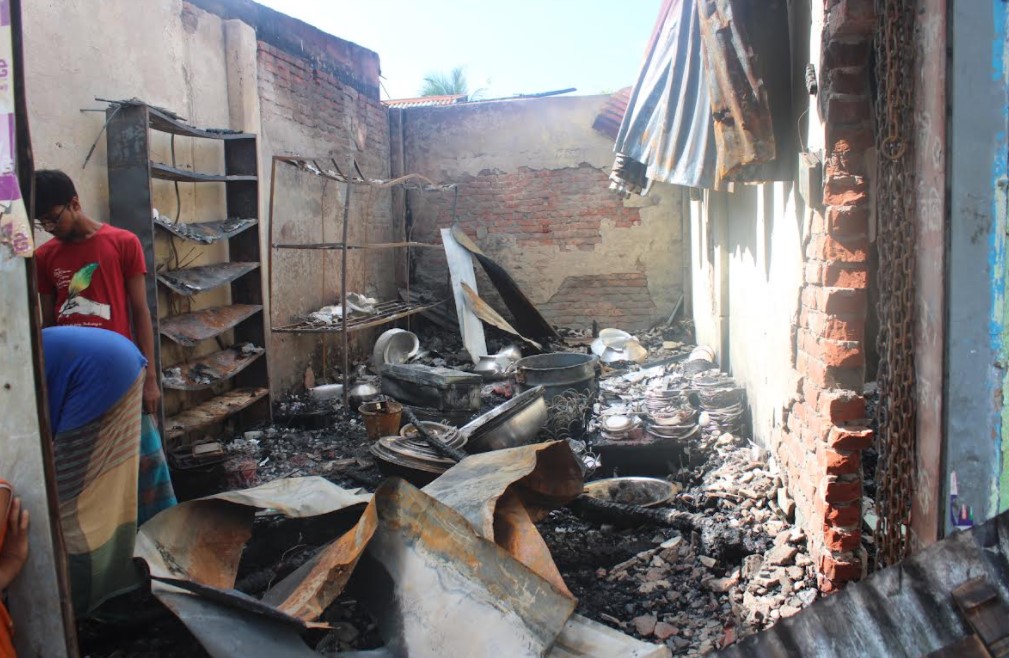 দেবীদ্বারে ভয়াবহ অগ্নিকান্ড ১১ দোকান ভষ্মীভূত