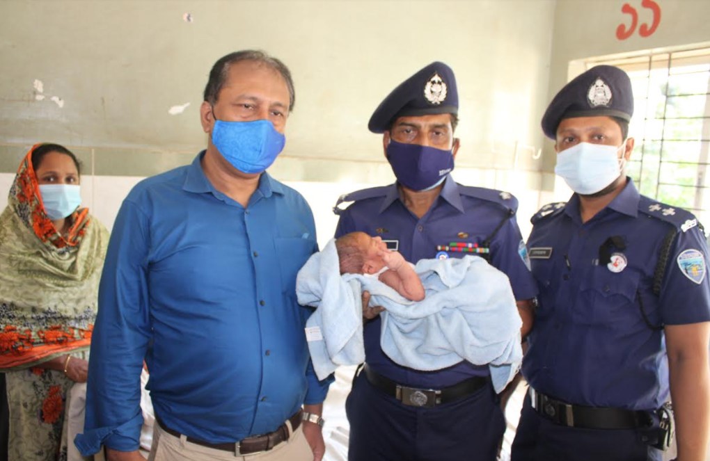 দেবীদ্বারে ফসলী জমির নালায় নবজাতক; স্থান পেল প্রবাসীর স্ত্রীর কোলে