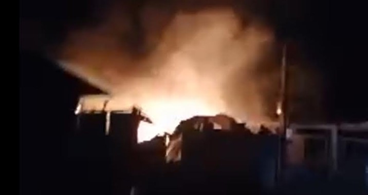 নাঙ্গলকোটে আগুনে পুড়লো ১৪ দোকান