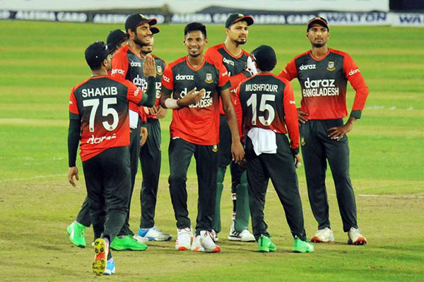 অতিরিক্ত খেলোয়াড় হিসেবে যাবে যে দু’জন