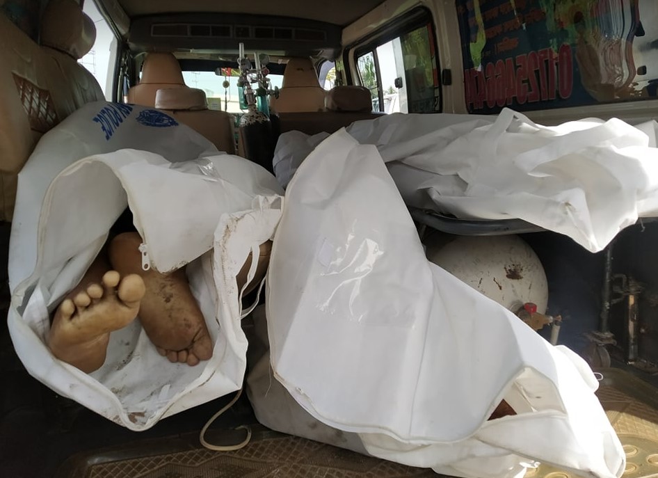 কুমিল্লায় পাথরবাহী ট্রাক চাপায় নিহত ৩