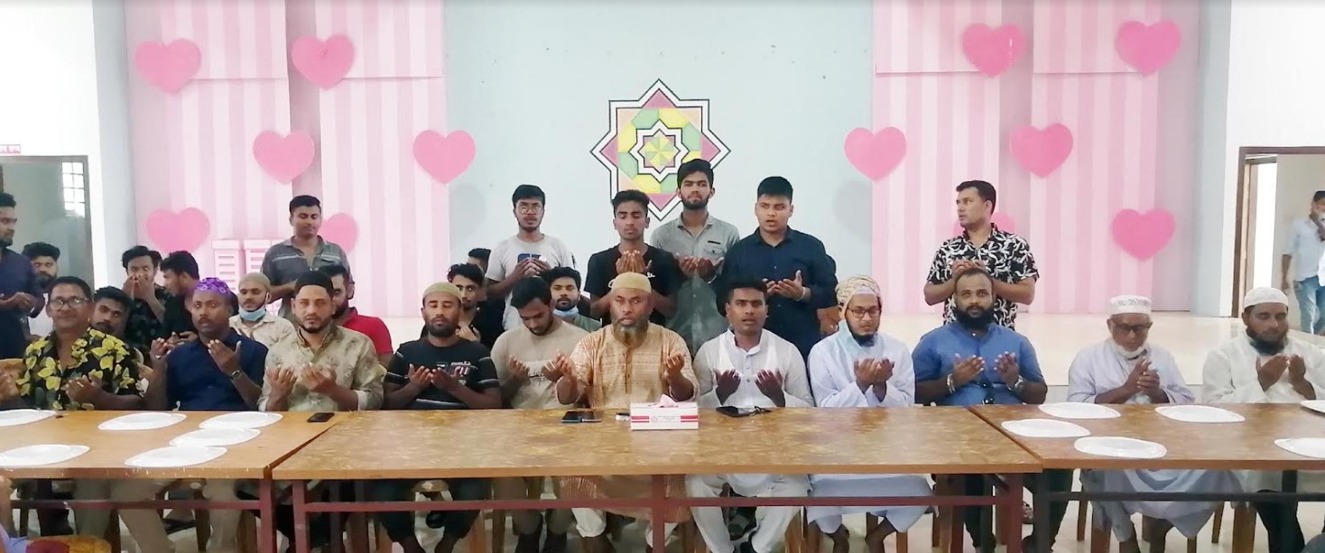 চান্দিনায় ডা. প্রাণ গোপাল দত্ত মনোনয়ন পাওয়ায় এতিম শিশুদের নিয়ে দোয়া ও মোনাজাত