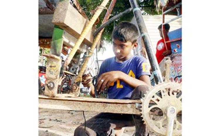 স্কুলে যেতে না পেরে মন খারাপ