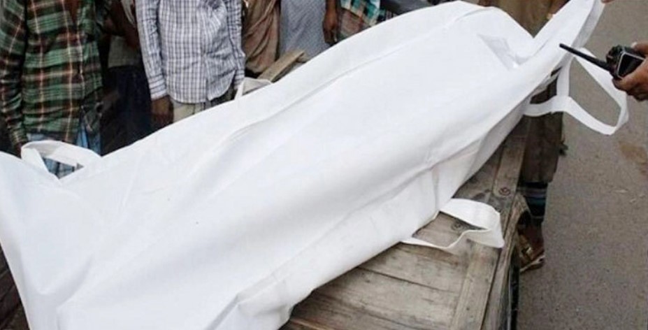 একজনকে বাঁচাতে গিয়ে প্রাণ গেলো আরও ৩ জনের