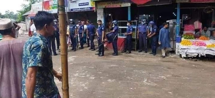 হোমনায় বিয়ে বাড়িতে ছবি তোলা নিয়ে দুই গ্রামবাসীর সংঘর্ষে আহত অন্তত ১৫ 