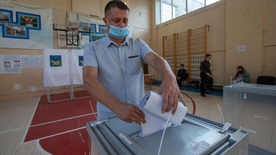 রাশিয়ার নির্বাচনে এগিয়ে পুতিনের দল