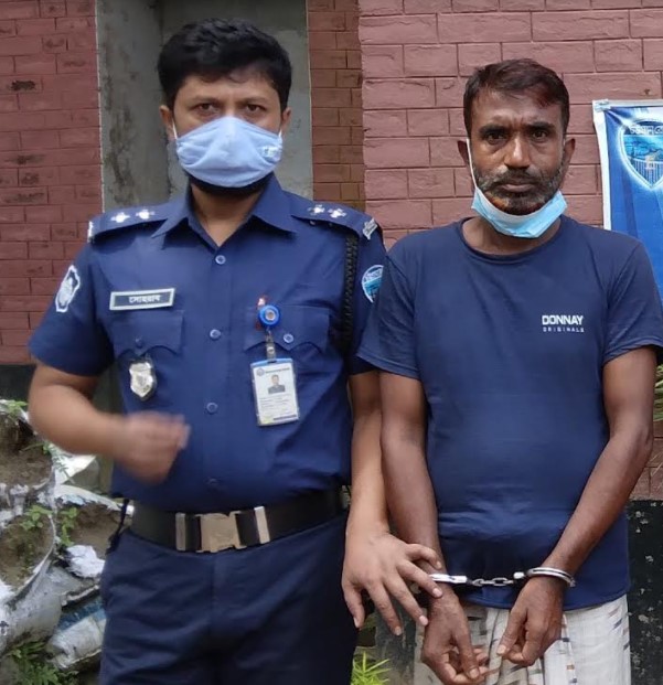 দেবিদ্বারে পুলিশের অভিযানে দুই ডাকাত গ্রেপ্তার 