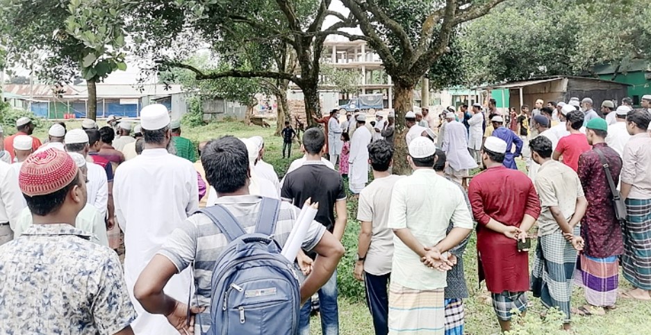 ‘সম্পত্তির জন্য’ মায়ের মরদেহ দাফনে বাধা শিক্ষকের