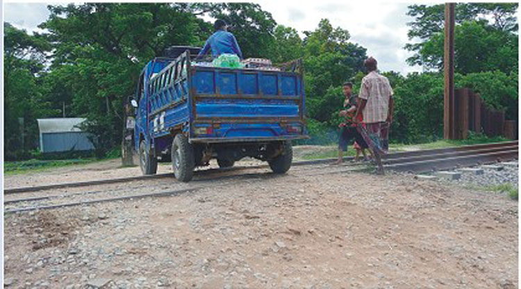 ব্রাহ্মণপাড়া অরক্ষিত রেলক্রসিং যেন মরণফাঁদ