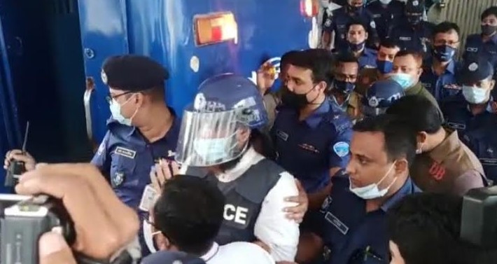 কুমিল্লার আদালতে হাজিরা দিলেন মামুনুল হক