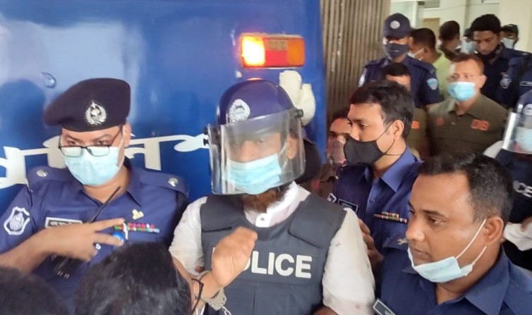 কুমিল্লার আদালতে হাজিরা দিলেন মামুনুল হক