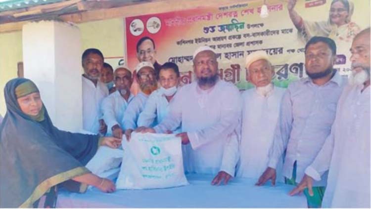 প্রধানমন্ত্রীর জন্মদিন উপলক্ষে আশ্রয়ন প্রকল্প পরিবারের মাঝে খাবার বিতরণ 