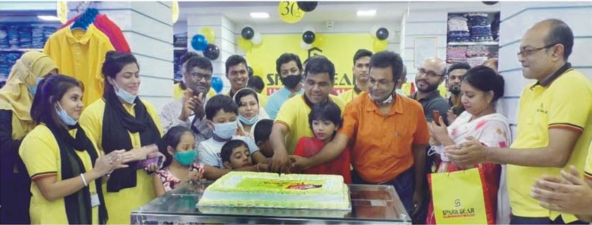 স্পার্ক গিয়ার কুমিল্লা আউটলেটের বর্ষপূর্তি উদযাপন