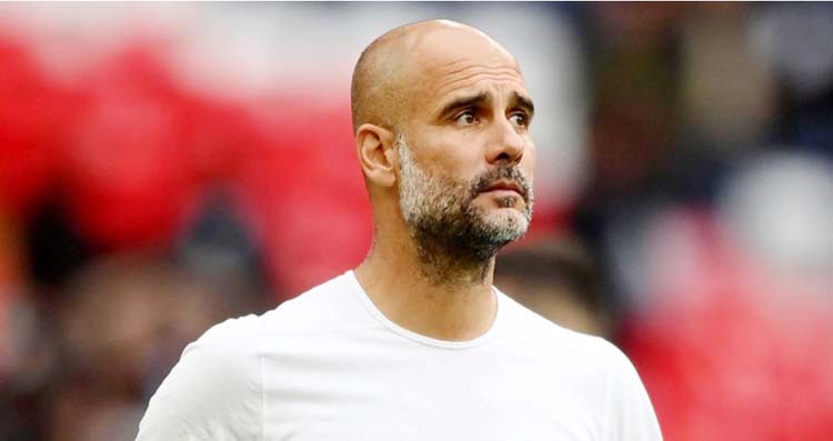 নিজের স্ত্রীকেও ফুটবলার মনে করেন গার্দিওলা!