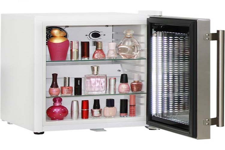 যেসব প্রসাধনী ফ্রিজে রাখবেন