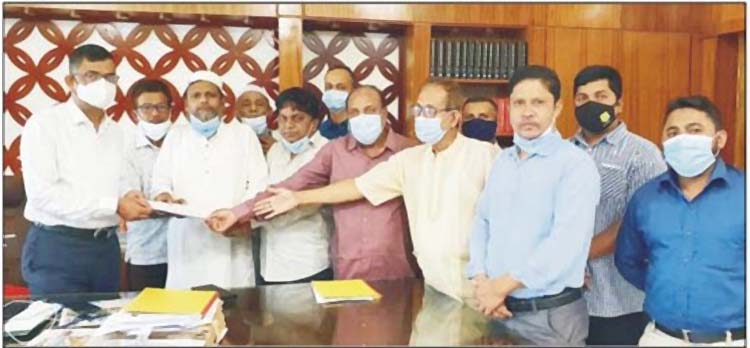 কুমিল্লায় সরকারি কর্মচারীদের ৫ দফা দাবিতে স্মারকলিপি