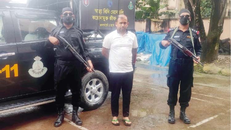 বুড়িচংয়ে চাঁদাবাজির অভিযোগে ১৪ মামলার আসামি গ্রেফতার